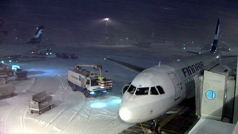 Finnairin matkustajakone Helsinki-Vantaalla.