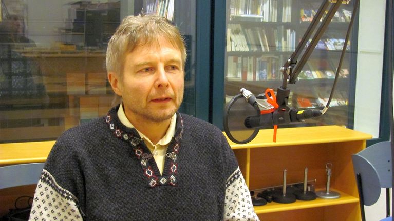 Jari Ranne radiostudiossa