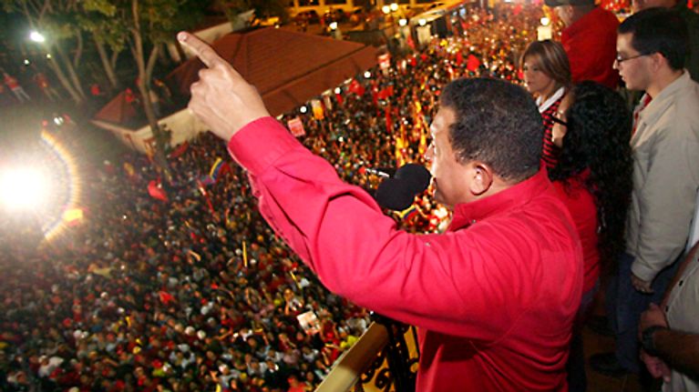 Venezuelan presidentti  Hugo Chavez puhuu kannattajilleen Caracasissa Venezuelassa.