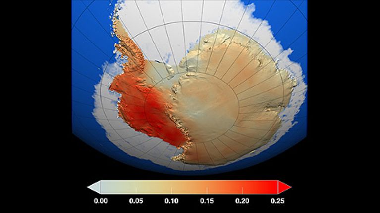 Sääasemien ja satelliittien tiedoista koostettu kuva Etelämantereen lämpenemisestä vuosina 1957 - 2006. Tummimman punainen väri tarkoittaa vuosikymmenen keskilämpötilan nousua 0,25 Celcius-asteella.