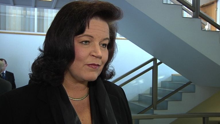 sisäasiainministeri Anne Holmlund
