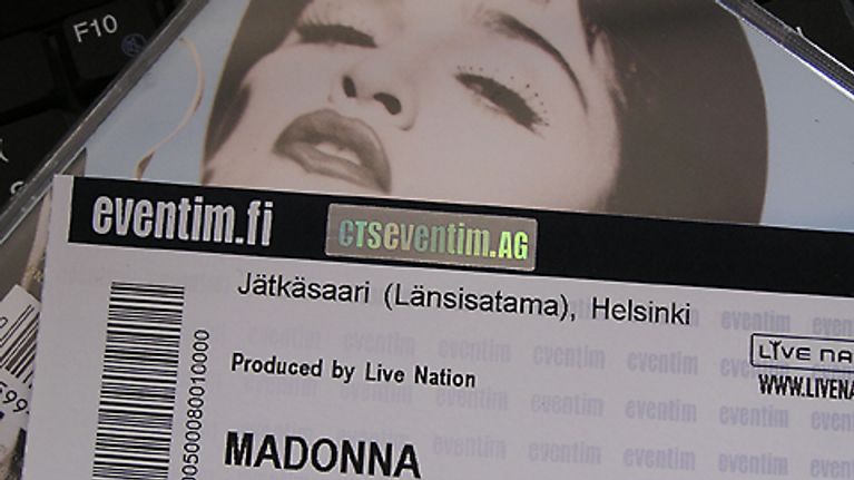 Kuvassa konserttilippu.