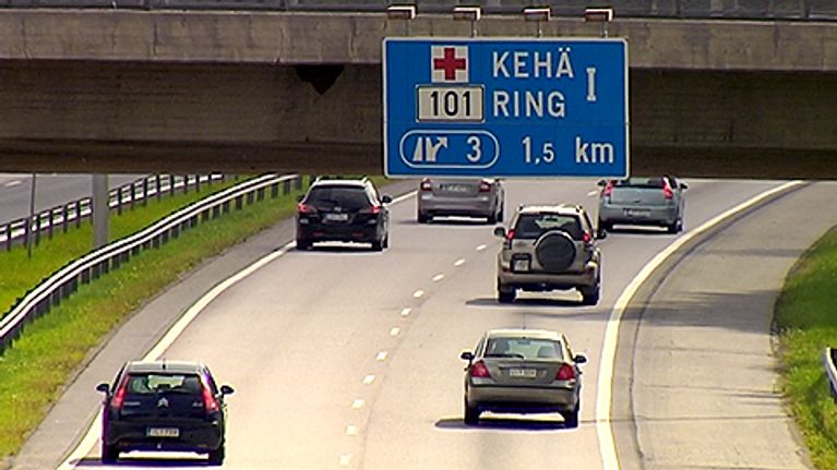 Autoja moottoritiellä Kehä I:llä.