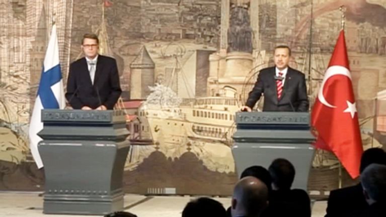 Matti Vanhanen ja Recep Tayyip Erdogan tiedotustilaisuudessa Istanbulissa.