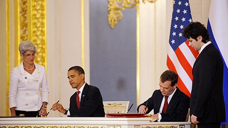 Barack Obama ja Dimitri Medvedev allekirjoittivat sopimuksen