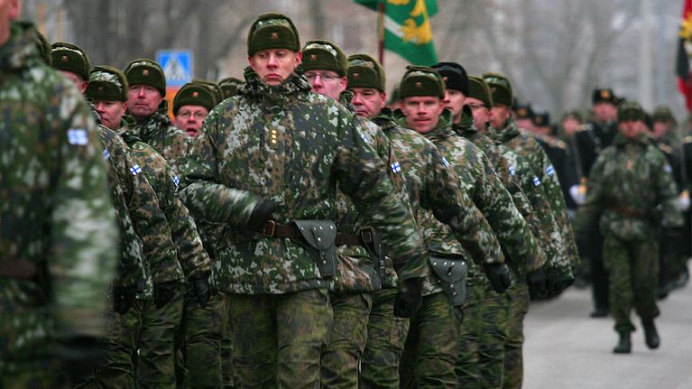 Itsenäisyyspäivän paraati Lappeenrannan Koulukadulla