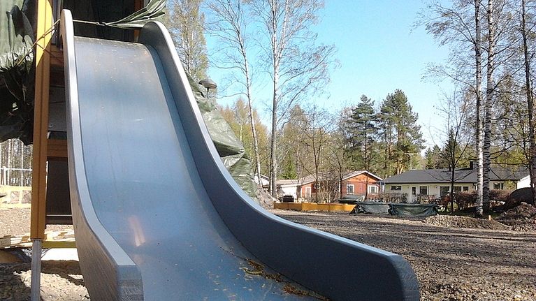 Yliopistokadun leikkipaikka.