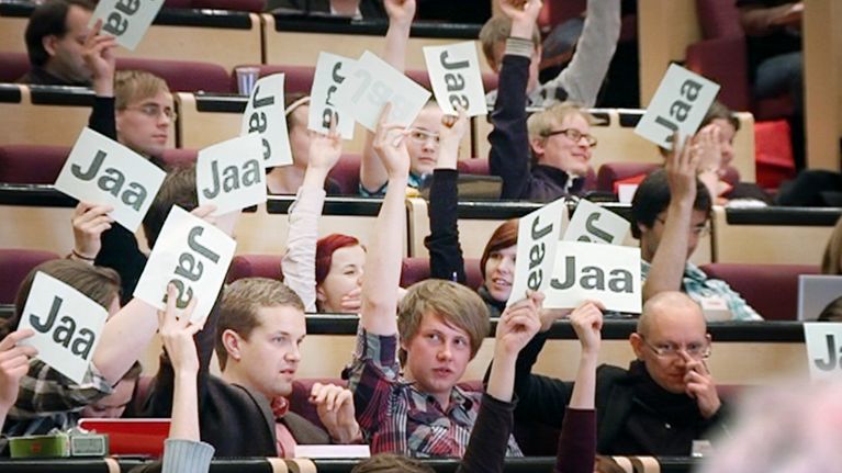 Vihreiden puoluekokoukseen osallistuvat äänestävät periaateohjelman yksityiskohdista Lappeenrannassa.