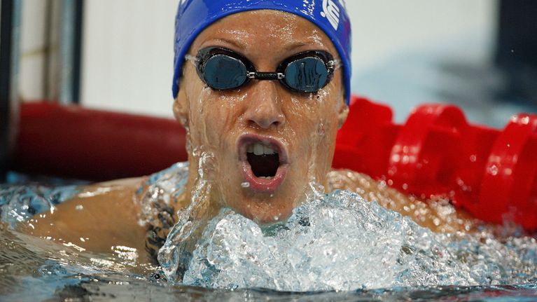 Hanna-Maria Seppälä uimassa