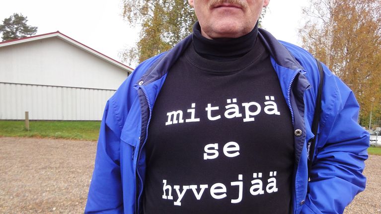 Puolangan pessimistien t-paidassa lukee hokema: Mitäpä se hyvejää.