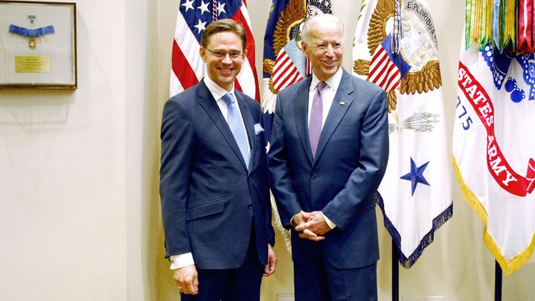 Jyrki Katainen ja Joe Biden.