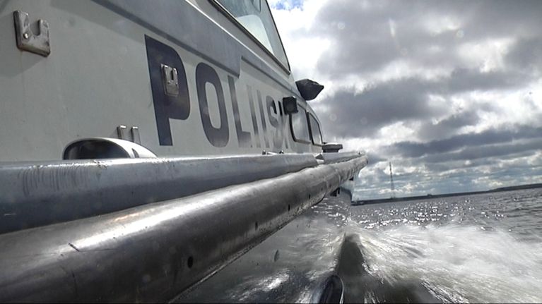 Poliisivene liikkeellä Vaasan edustalla.