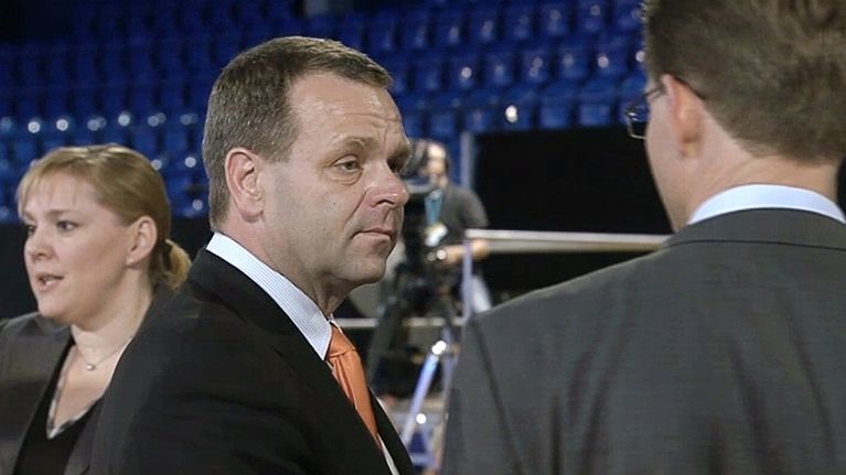 Puoluesihteeri Taru Tujunen, eduskuntaryhmän puheenjohtaja Jan Vapaavuori ja pääministeri Jyrki Katainen kokoomuksen puoluekokouksessa.