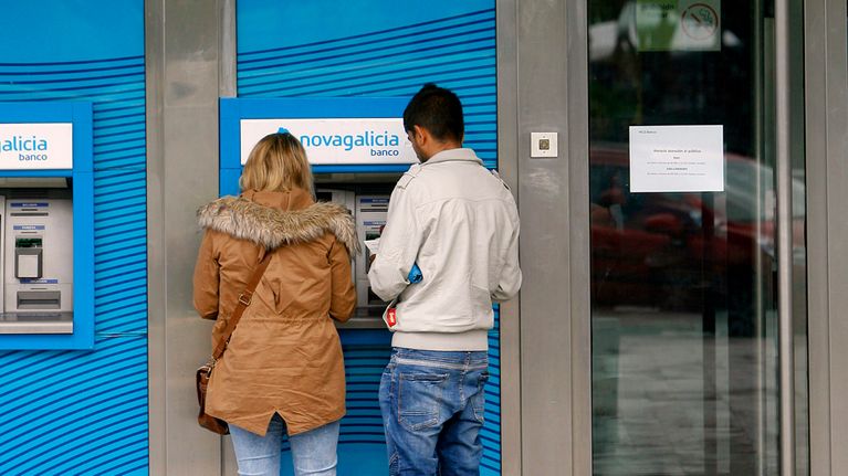 Novagalicia-pankin automaatti A Corunan kaupungissa Luoteis-Espanjassa.