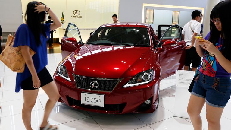 Toyota Motorsin näyttelytila Tokiossa, Japanissa, heinäkuussa 2012.
