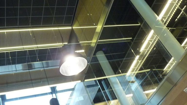 Innovaatiokeskus Tuman aula. 
