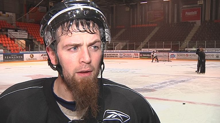 Matt Nickerson Kouvolan jäähallissa harjoitusten jälkeen.