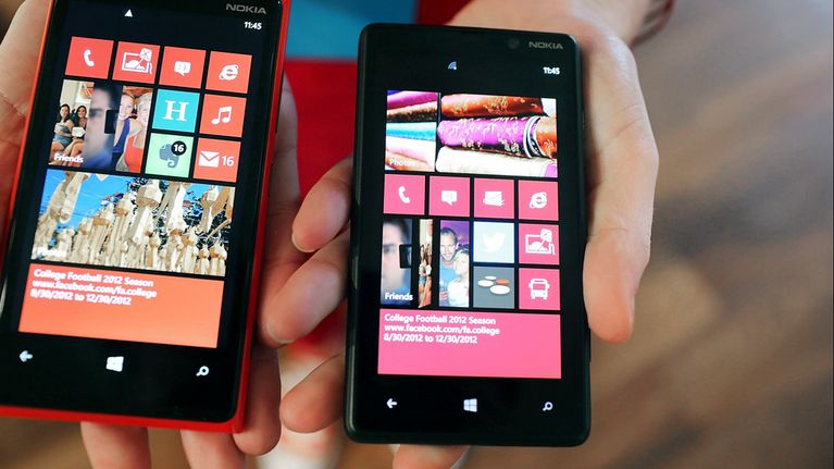 Nokian Lumia 920 - ja 820 -älypuhelin.