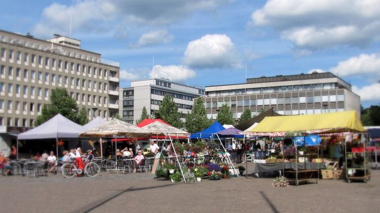 Hämeenlinnan tori kesäpäivänä