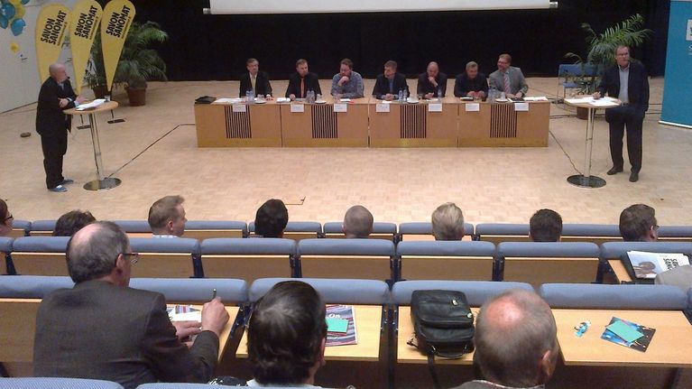 Vaalitorikiertueen vaalipaneeli käynnissä Varkaudessa