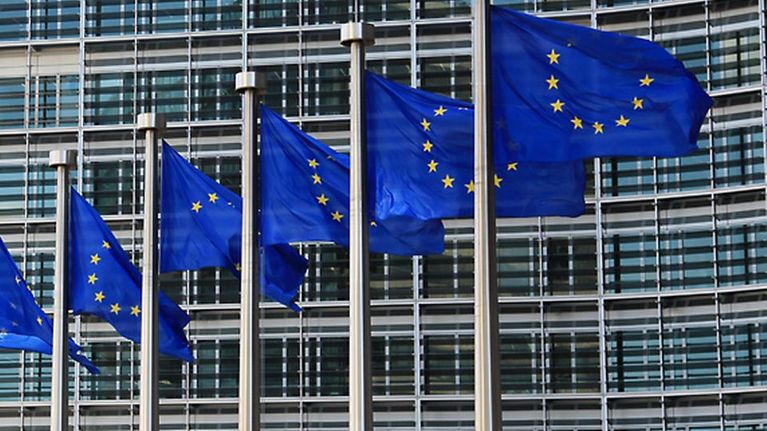 EU:n liput liehuvat Belgian Brysselissä.