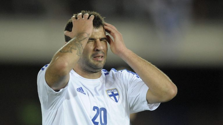 Alexei Eremenko junior poistettiin kentältä 59. minuutilla.