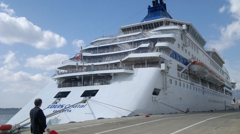 Entinen Silja Opera seilaa parhaillaan Kreikan saaristossa