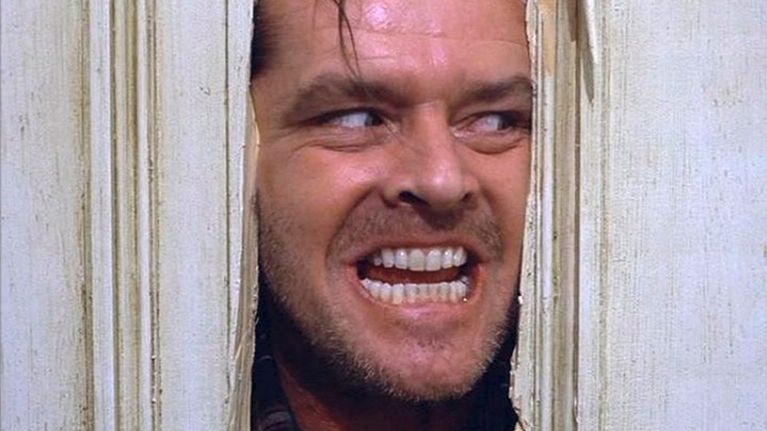 Jack Nicholson huutaa oveen hakatusta reiästä.