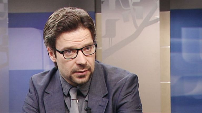Talvivaaran jätealtaan vuoto on saatu yön aikana tukittua. Kaivosalueella on yhä runsaasti nikkelipitoista vettä. Ympäristöministeri Ville Niinistö kertoi arvionsa tilanteen vakavuudesta.
