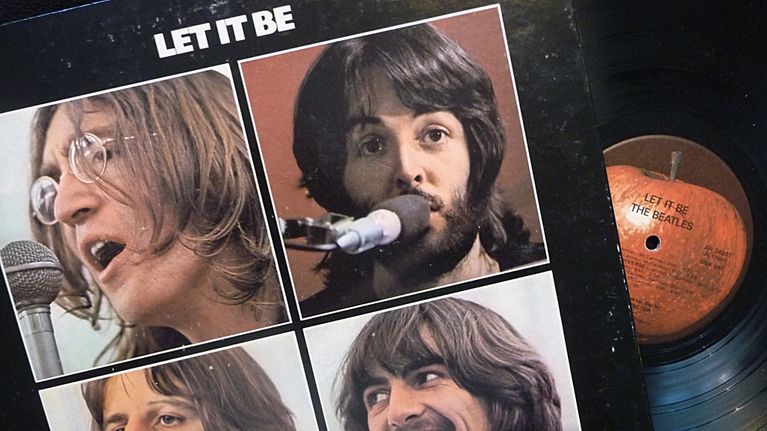 Let it Be vinyylilevyn kansi.