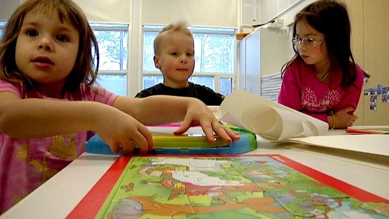 Kesämäen päiväkodin lapset leikkivät 