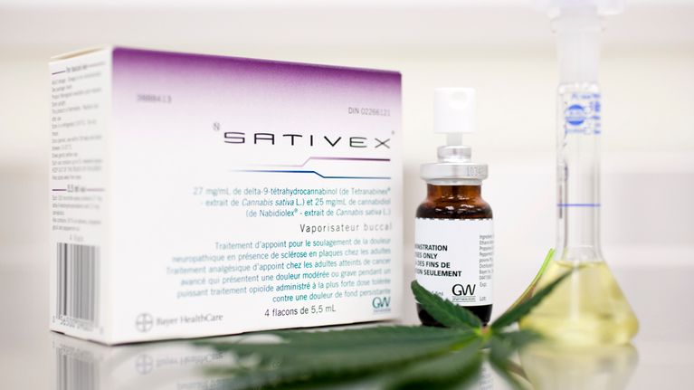 Sativex-pakkauksia.