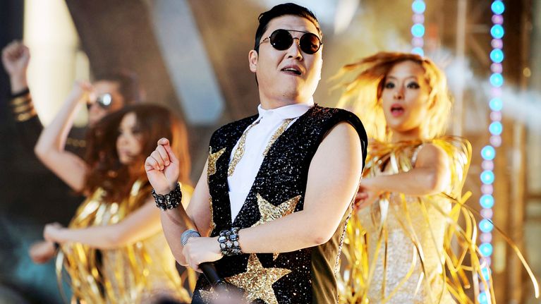 Psy esittää Gangnam Style -kappalettaan Australian Sydneyssa