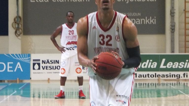 Damon Williams vapaaheittoviivalla