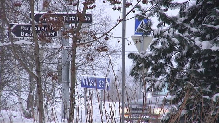 Vaasan tienviitta Vähänkyrön liikenneympyrässä.