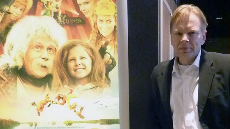 Ohjaaja Taavi Vartia ja Rölli ja kultainen avain -juliste