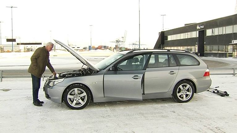 Jukka Kilpiö ja Saksasta ostettu BMW. 