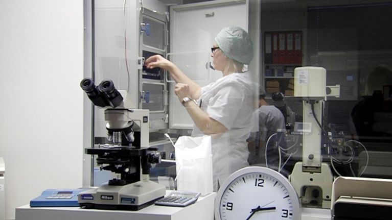 Lapsettomuusklinikan laboratorio Helsingissä.
