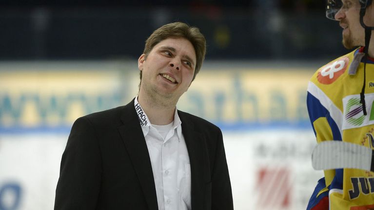 Ilveksen päävalmentaja Tuomas Tuokkola voittoisan liigakarsinnan jälkeen.
