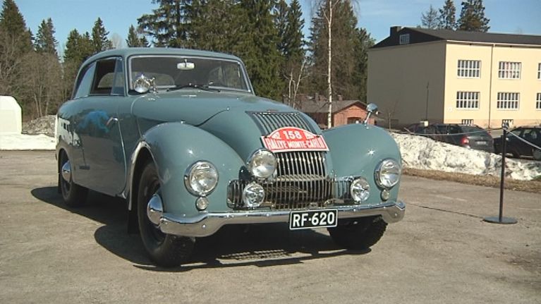 Allard P1 Saloon -auto näytillä Korialla Kouvolassa.