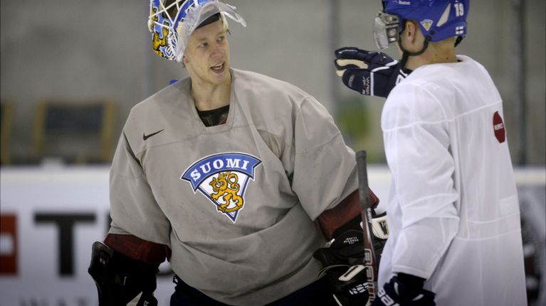 Antti Raanta ja Veli-Matti Savinainen Leijonien harjoituksissa