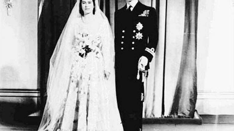 Englannin kruununprinsessa Elisabet ja prinssi Philip hääpäivänään.