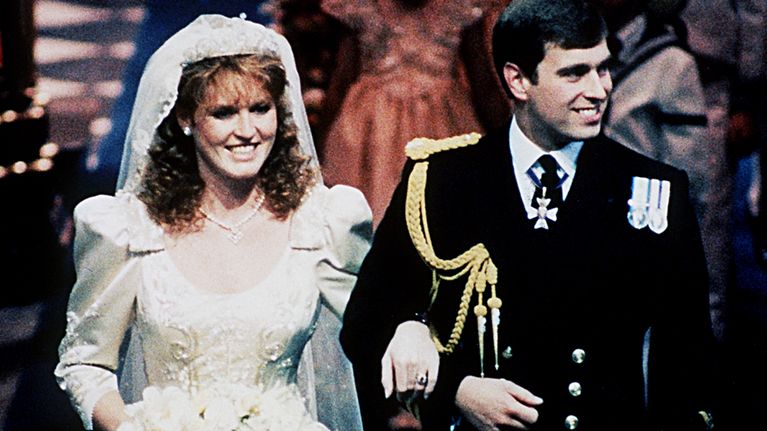 Yorkin herttua Andrew ja Yorkin herttuatar Sarah Ferguson hääpäivänään.