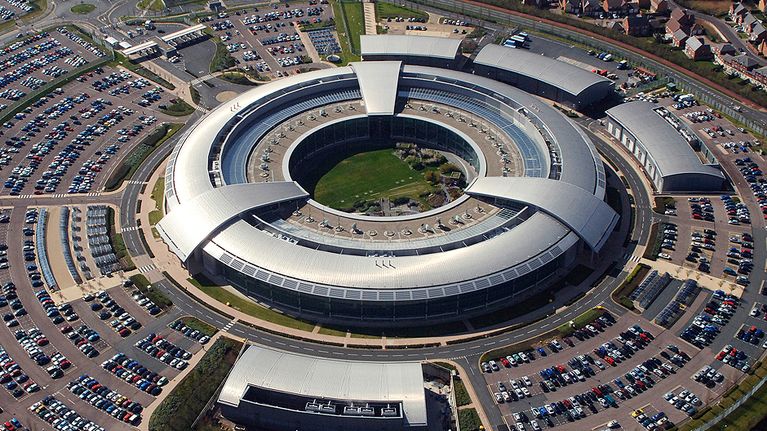 Britannian signaalitiedustelulaitoksen GCHQ:n rakennus.
