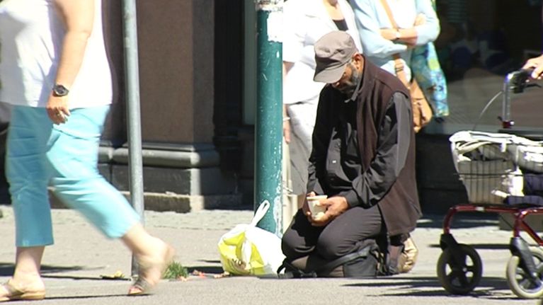 Romanikerjäläinen Helsingissä.