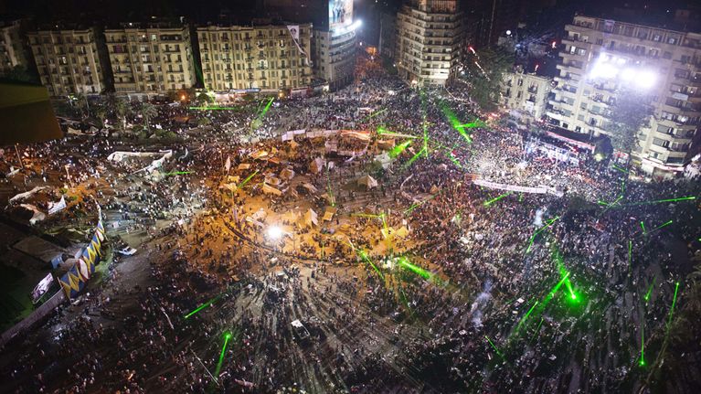 Tahrir-aukio kuvattuna ilmasta käsin mielenosoitusten aikana aikaisin lauantaiaamuna 27. heinäkuuta 2013. 