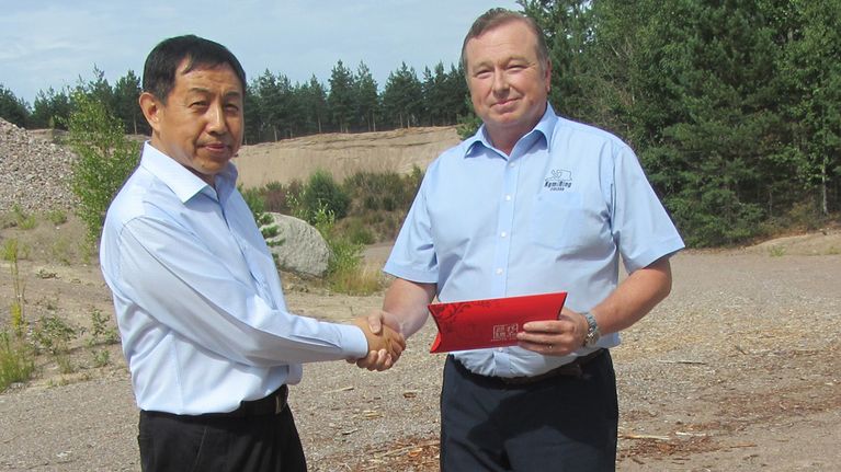 Wan Heping ja Timo Pohjola Iitissä.