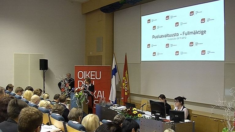 SDP:n puoluevaltuusto koolla.