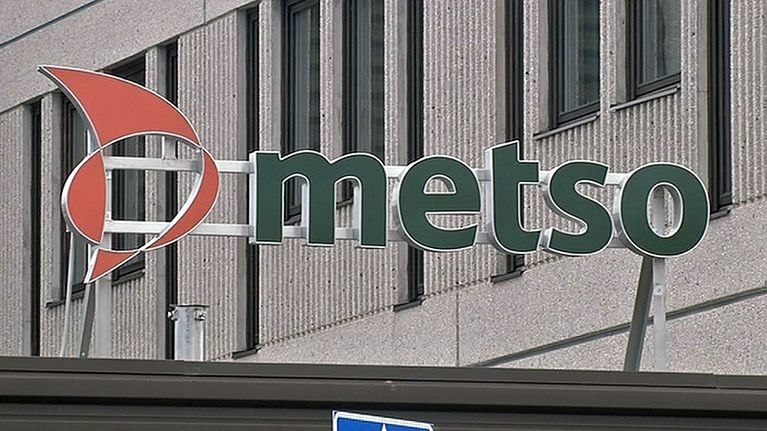 Metson logo rakennuksen katolla.
