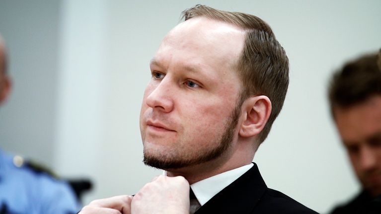 Anders Behring Breivik oikeudessa Oslossa elokuussa 2012.